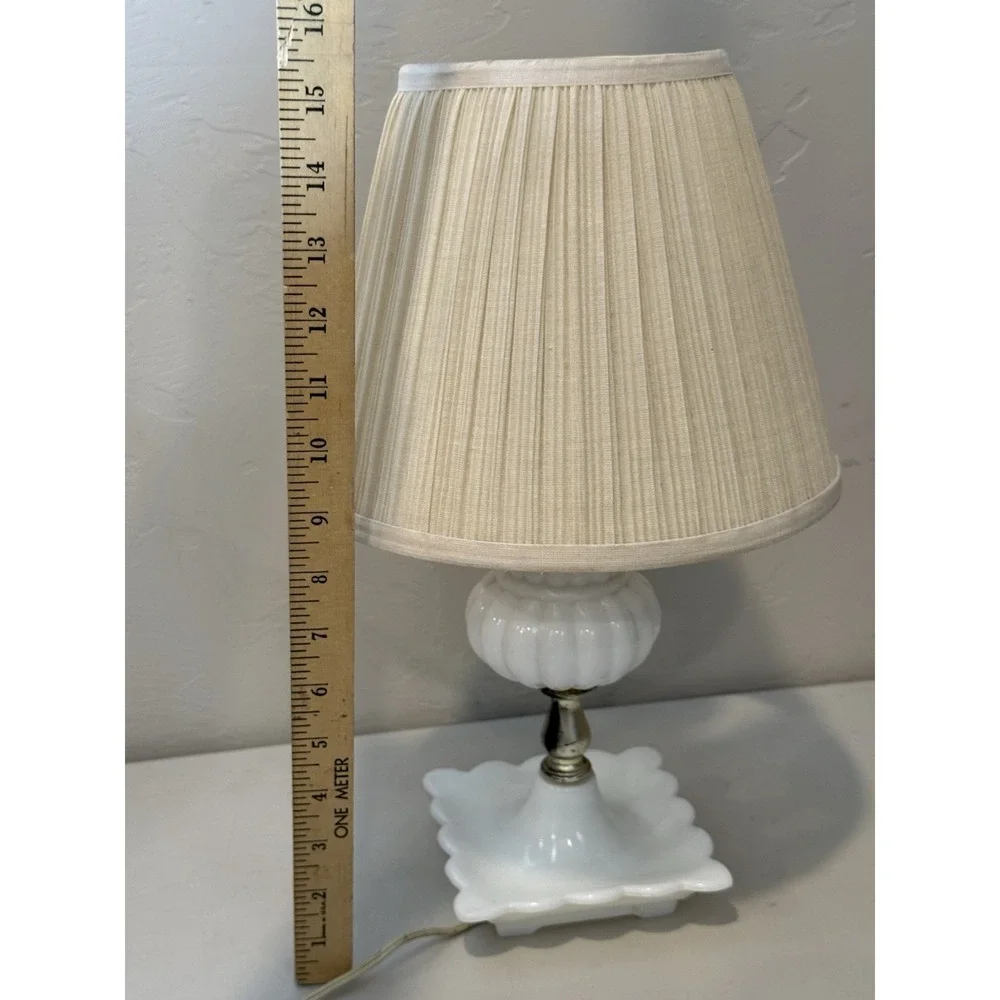 Vintage Milk Glass Leviton Table Accent Table Lamp 15